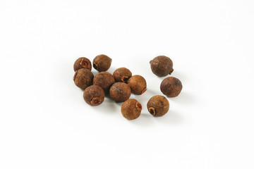 Whole allspice berries