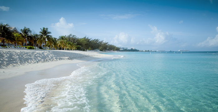 Seven Mile Beach on Grand Cayman island, Cayman Islands