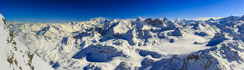 Fototapeta na wymiar Amazing view of swiss famous moutains in beautiful winter snow.