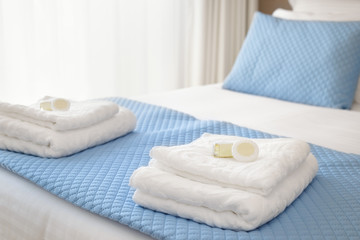 Obraz na płótnie Canvas Bed with fresh towels