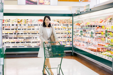 スーパーマーケット・ビジネスウーマン