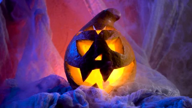 The head of a pumpkin in a sinister and spectacular illumination, pumpkin struetsya mystic smoke.