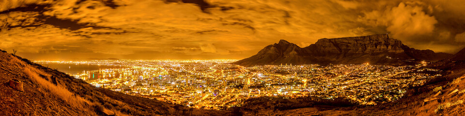 Panorama von Kapstadt bei Nacht