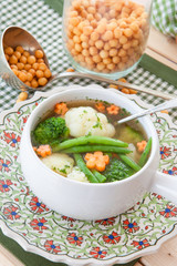 Rustikale Gemuesesuppe