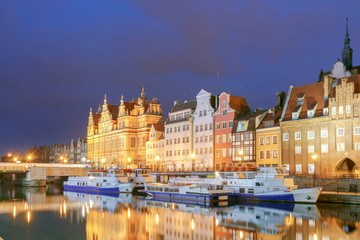 Obraz premium Gdansk. Central embankment at night.