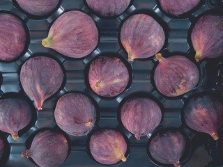 a box of fresh figs