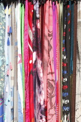 Bunte Schals
