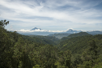 Obraz premium The volcanoes shilouetted against the evening sky. Guatemala