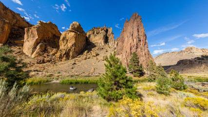 Fototapeta premium Beautiful landscape of yellow sharp cliffs. Smith Rock state park, Oregon