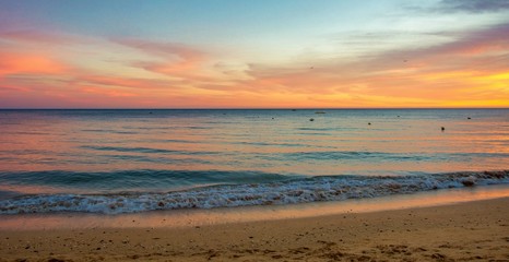 Fototapeta na wymiar Beach Sunset, Waves, relax, Chillout