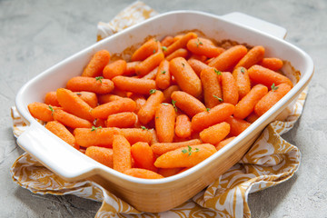Honey Glazed Baby Carrots With Thyme