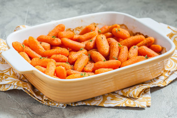 Honey Glazed Baby Carrots With Thyme