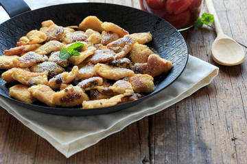 Pfanne mit Kaiserschmarrn