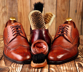 leather shoes brogues with shoe maintenance set.Shoe scare