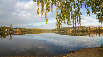 осенний пейзаж на Уральской реке Иртыш, Россия © 7ynp100