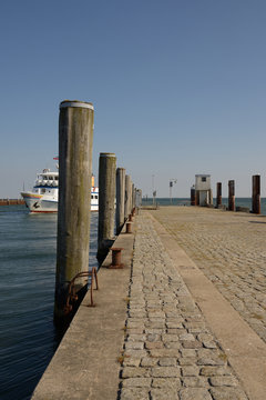 Hafeneinfahrt Wyk auf F&ouml;hr