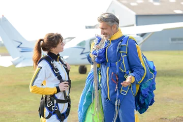 Tuinposter conversation after the skydive © auremar