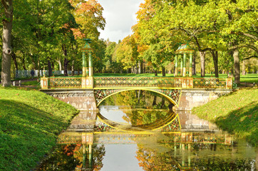 Obraz premium Colorful bridge in the Park.