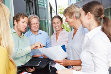 Planung und Zusammenarbeit beim Business Meeting