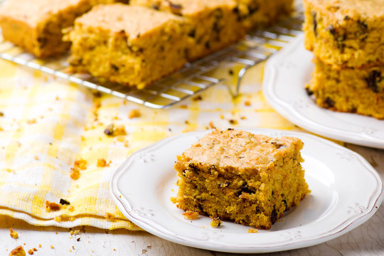 Pumpkin Chocolate Chip Oatmeal Bars