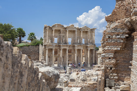 Efes kütüphane