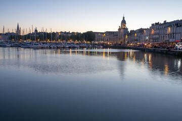 Fototapeta na wymiar soirée d'été sur le port de la Rochelle
