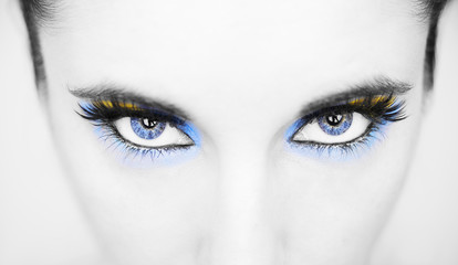 Obraz premium Beautiful insightful look blue woman's eyes