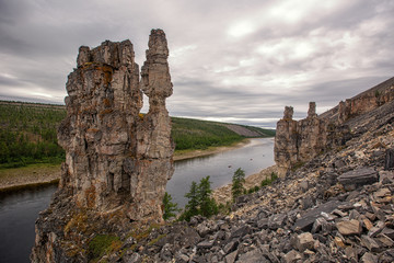 останцы столбы на реке котуйкан