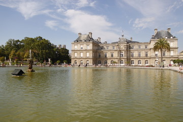 Fototapeta na wymiar Sénat, palais du Luxembourg à Paris