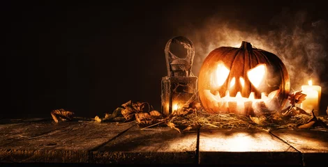 Gordijnen Scary halloween pumpkin on wooden planks © Jag_cz