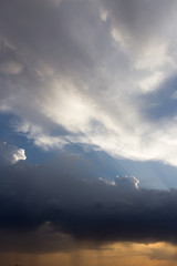 Naklejka premium beautiful sky with clouds in the evening