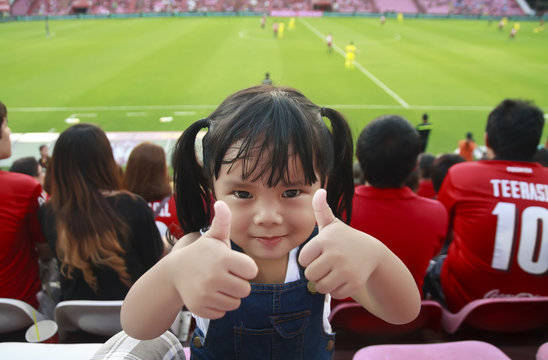 children thumb finger show for cheer football