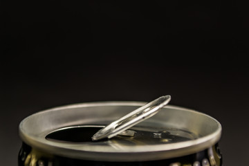 Otwarta puszka energy drink