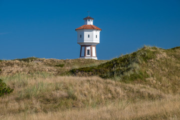 Fototapeta na wymiar Wasserturm auf der Nordseeinsel Langeoog, Ostfriesland, Deutschland. 16123.jpg