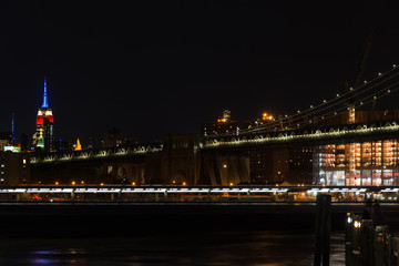 Fototapeta na wymiar Empire State Building de nuit