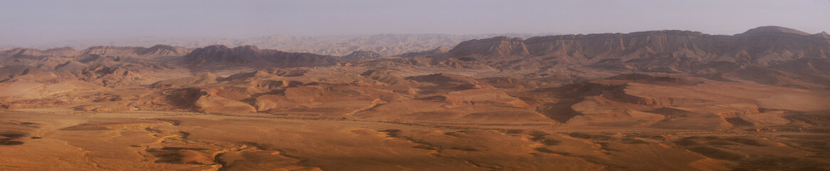 Naklejka premium Panoramic view of Mars-like Makhtesh Ramon crater in Negev desert, Israel
