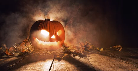 Fototapeten Scary halloween pumpkin on wooden planks © Jag_cz