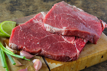 Slide top round beef preparation for cooking