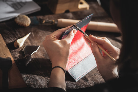 Leather handbag craftsman