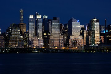 Fototapeta na wymiar View of the Manhattan skyline in New York City seen from Edgewater, New Jersey