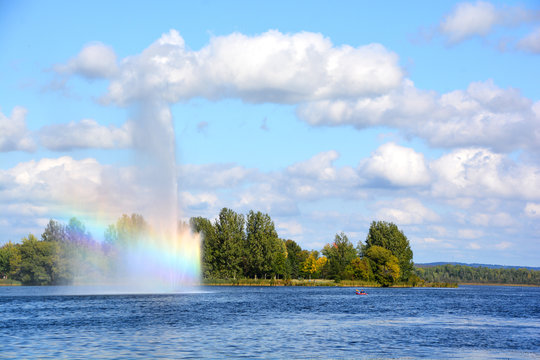 Nestled in the heart of the city of Granby, Lake Boivin and fountain are an iconic image for the citizens and visitors.