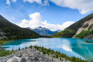 Fototapeta na wymiar Majestic mountain Joffre lake in British Columbia Canada..