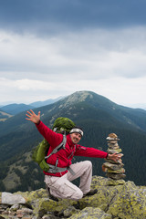 Naklejka premium Hiker in mountains