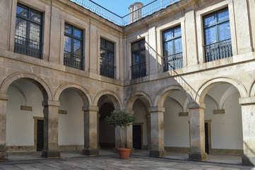 CLAUSTRO