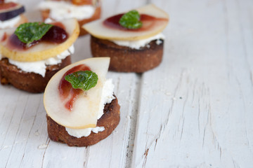 Bruschetta with goat cheese, pear and figs