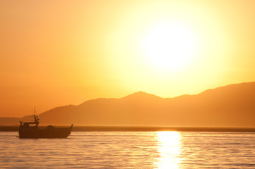 Fototapeta na wymiar Fishing Boat Sunset