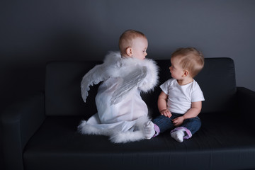 Obraz premium little girl and boy in angel dress