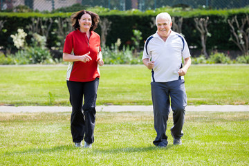 Naklejka premium Couple Running In Park