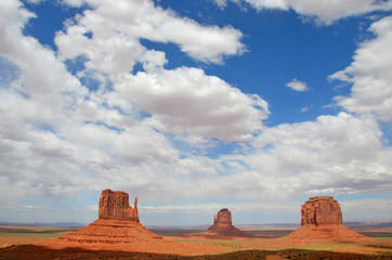 Monument Valley Arizona mit Wolken - obrazy, fototapety, plakaty