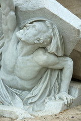 Fototapeta na wymiar Tombeau de Jules Verne au cimetière de La Madeleine, est une oeuvre originale réalisée en 1907 par le sculpteur : Albert Auguste Roze. Cimetière de la Madeleine.